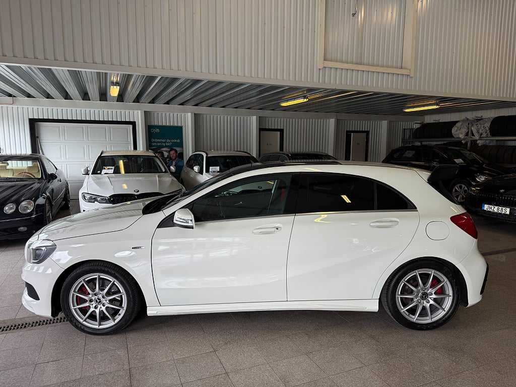 Mercedes-Benz A 250 Automat 211hk AMG Panorama Navi Kamera Aero vinge