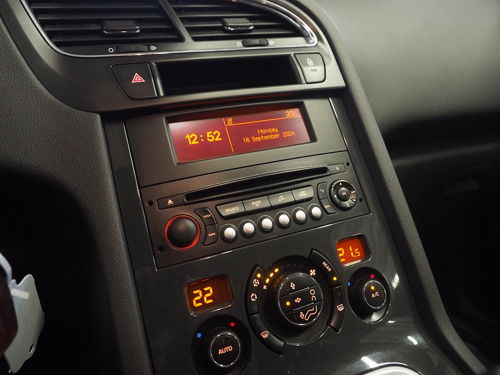 Peugeot 5008 1.2 PureTech 130hk | 7-sits | Farthållare