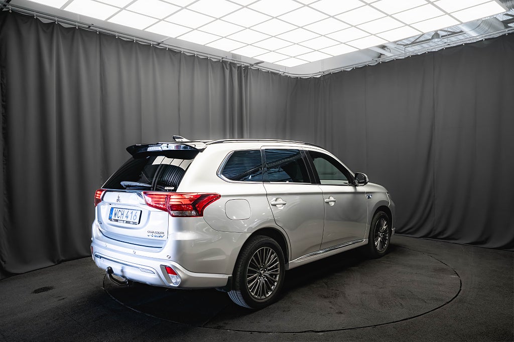 Mitsubishi Outlander PHEV Plug-in AWD S-Edition PANO DRAG LÄDER 360° ELSTOL