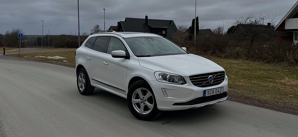 Volvo XC60 D4 AWD Geartronic Summum. Ny kamrem Värmare Panorama 