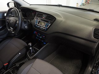 Halvkombi Hyundai i20 12 av 22