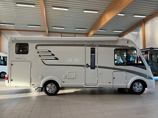 Husbil-integrerad Hymer B588 Bianco Line 150HK Aut 1 av 20