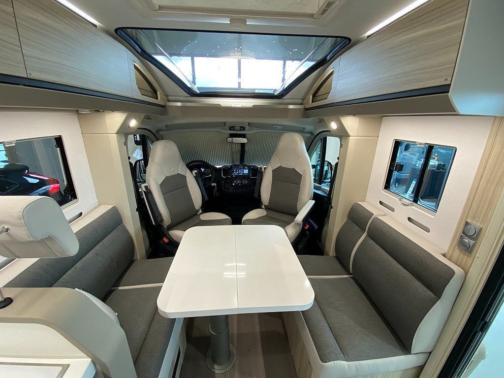 Adria Compact DL 60 Y / Vårmässa 20–22 mars – Påfyllt lager! - Adria