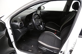 Halvkombi Hyundai i10 9 av 23