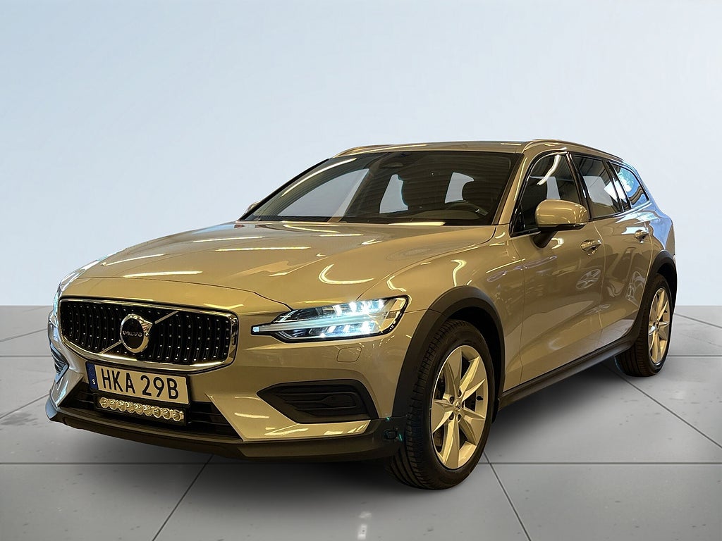 Volvo V60 Cross Country B4 AWD MOMS/Kamera/MoK-värm/SoV-hjul/Navi/Rattvärme