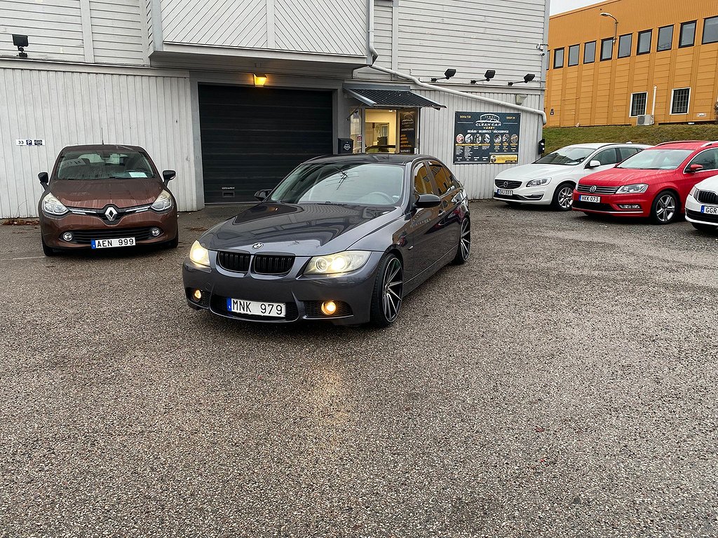 BMW 320 i Sedan Comfort M Sport Farthållare Xenon Nyservad 