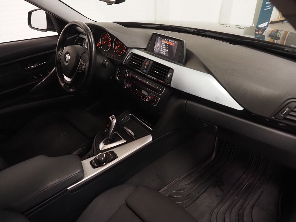 BMW 318 d Touring Steptronic Sport line PDC Farthållare 2015
