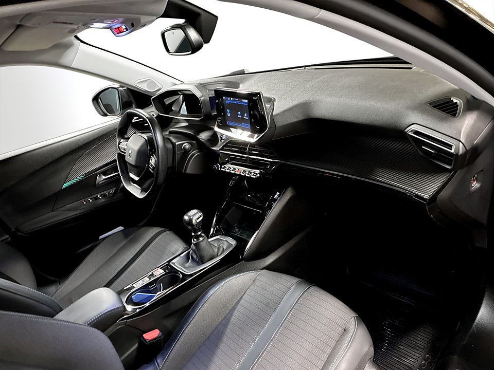 Bild på Peugeot 2008 Allure 1.2 PT 130hk CARPLAY BACKSENSORER