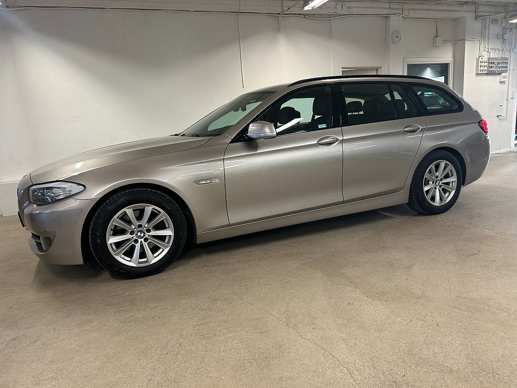 BMW 523 i Touring Sportstolar Skinn Drag