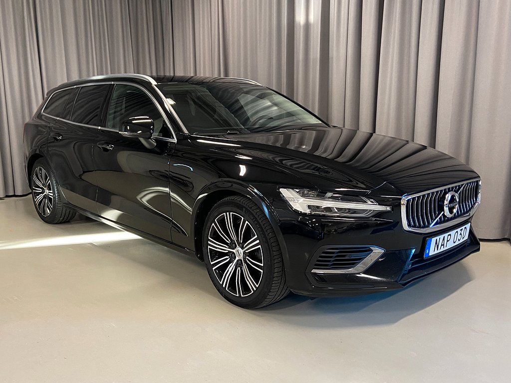 Volvo V60 Recharge T6 340hk AWD Momentum Panorama Drag Voc