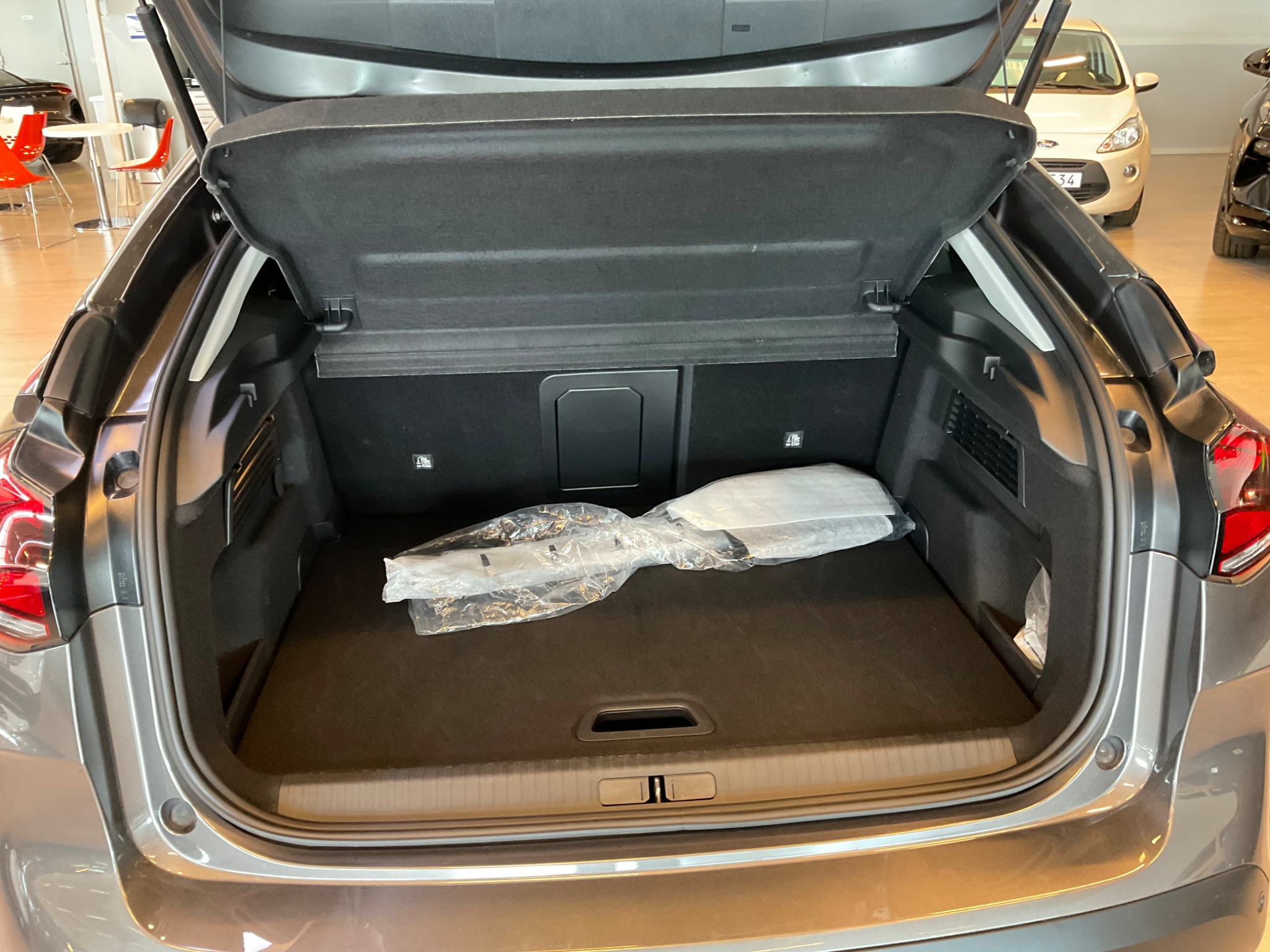 Citroen C4 1.2 PureTech EAT SHINE 360 2024, photo 6/45