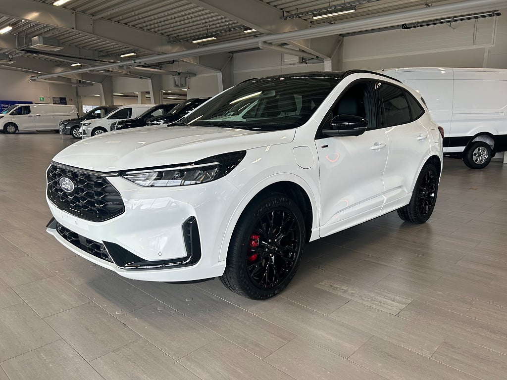 Ford Kuga ST-Line X Black Edition Plug-In Hybrid 243hk *Kampanj*