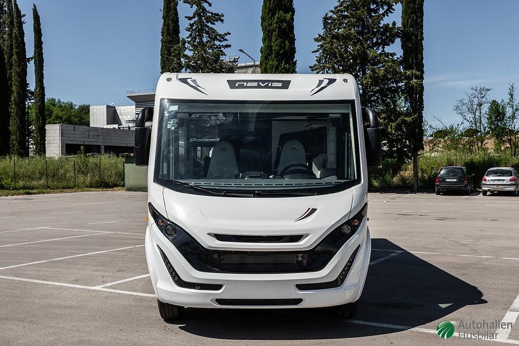 Mc Louis NEVIS 881 *På väg in*