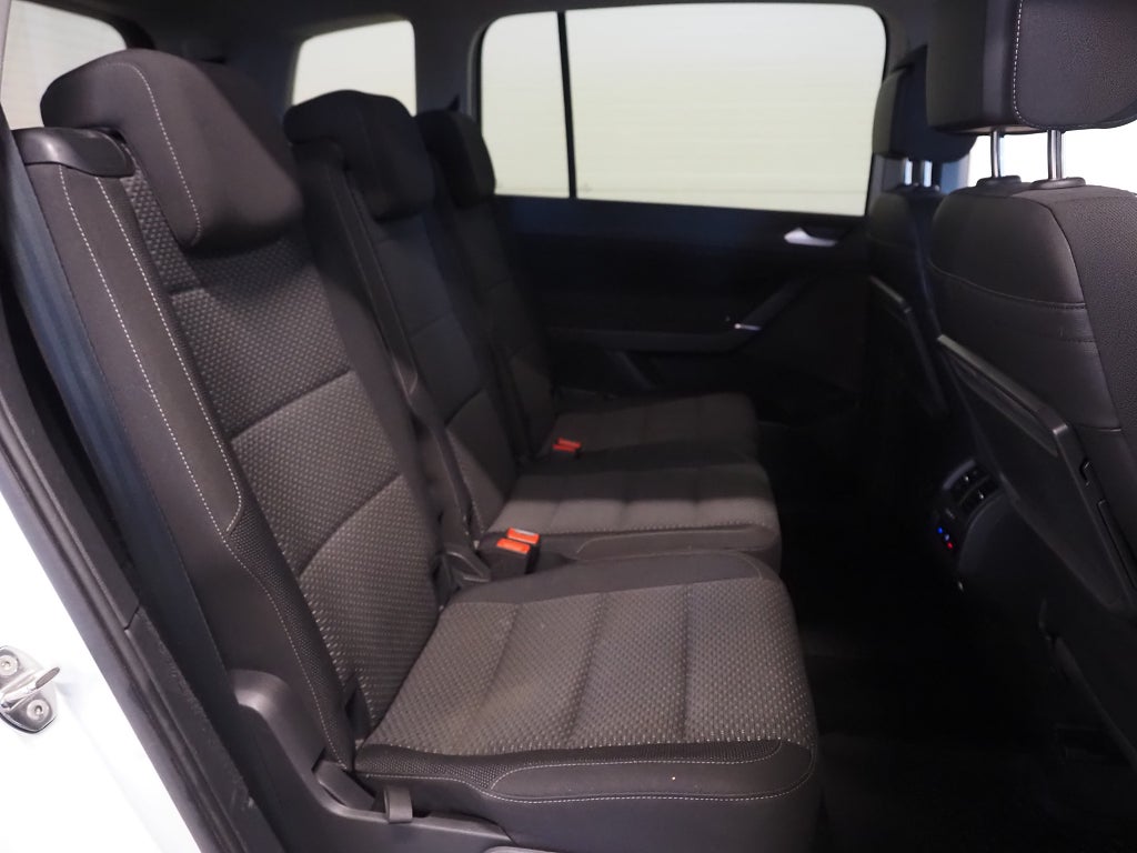 Volkswagen Touran 1.5 TSI 150hk DSG R-Line | 7-sits | Pluspaket |