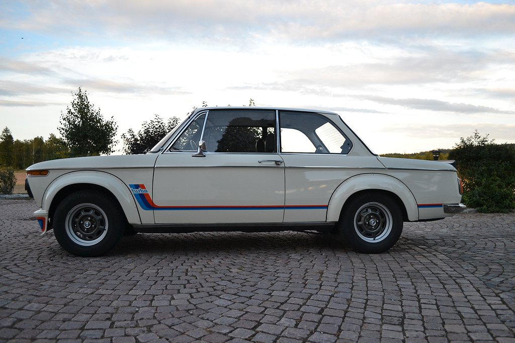 BMW 2002 turbo tillhörde samma familj i över 40 år innan den nuvarande ägaren köpte bilen. Foto: Collecting Cars 
