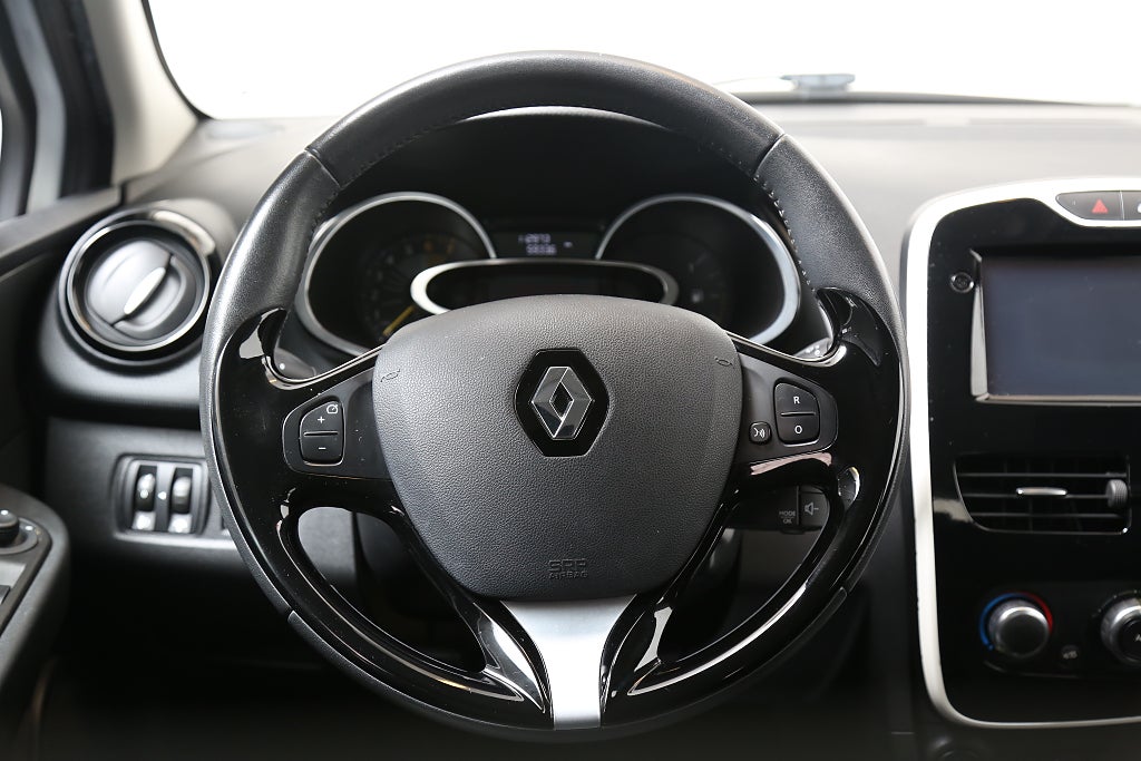 Renault Clio 1,2 75hk Expression 5D | P-Sen | Bluetooth | Nybesikt 2016