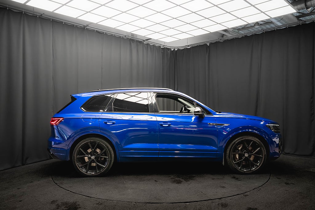 Volkswagen Touareg R eHybrid V6 TSI 4M PANO LUFT 22'' DRAG N-VISION MOMS