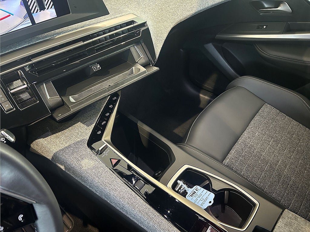 Bild på Peugeot 5008 Allure Hybrid 145hk Aut - 7-SITS, B-KAMERA, CARPLAY