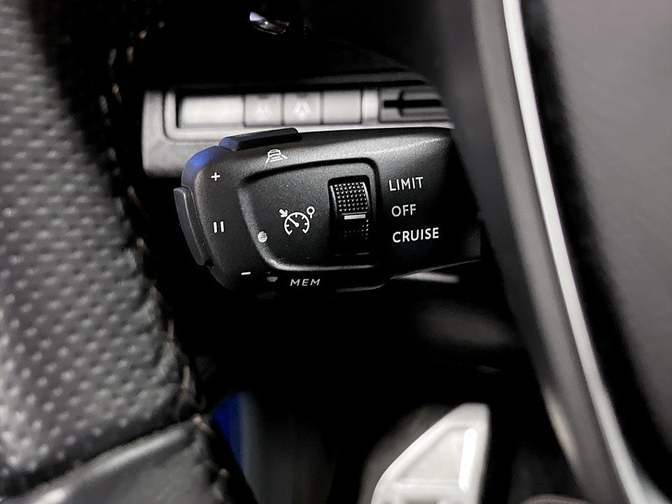 Bild på Peugeot 5008 GT 1.2 PT 130hk Aut 7-SITS B-KAMERA CARPLAY