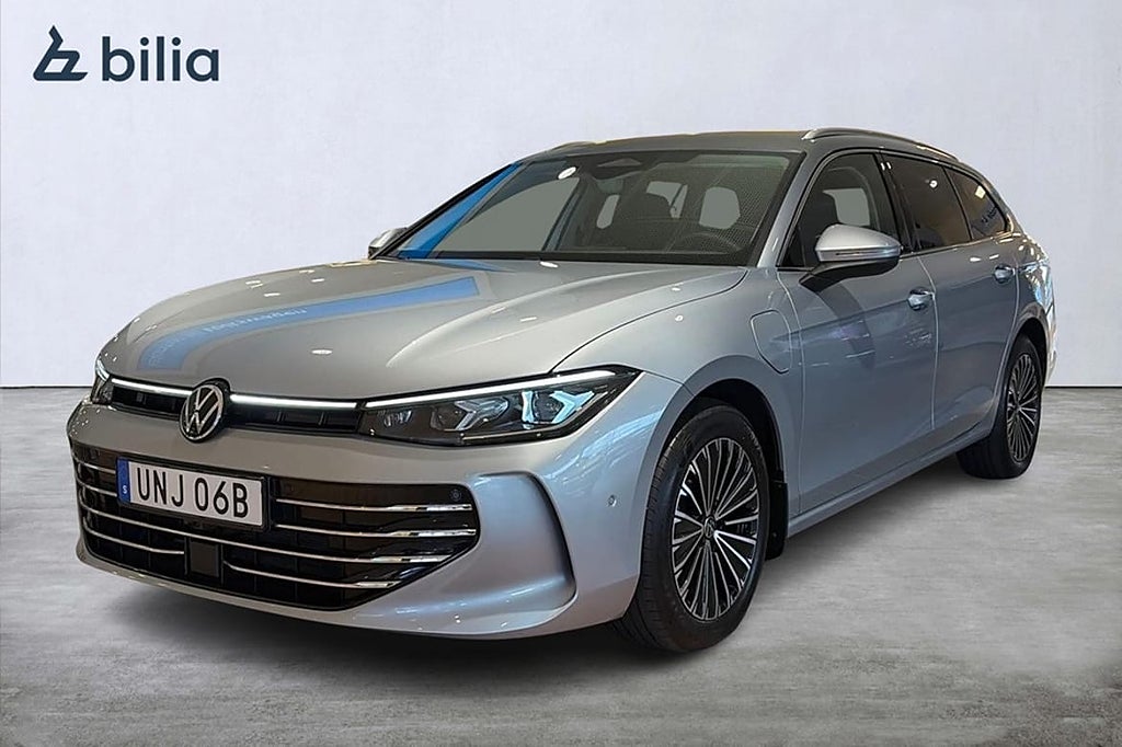 Volkswagen Passat Elegance 1.5 TSI eHybrid Värm Drag 272HK