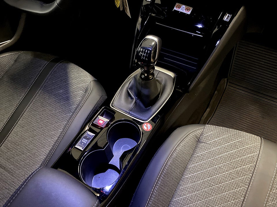 Bild på Peugeot 2008 Allure 1.2 PT 130hk CARPLAY FARTHÅLLARE