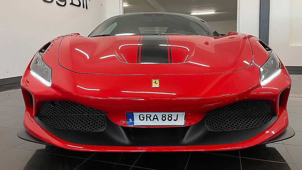 Ferrari F8 Tributo är en vidareutveckling av Ferrari 488 GTB. 