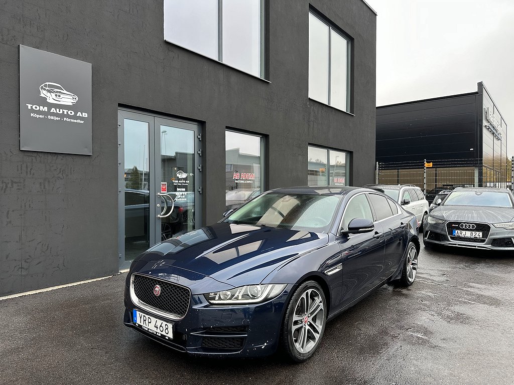 Jaguar XE 25t Navigation Panorama Dragkrok  Meridian    