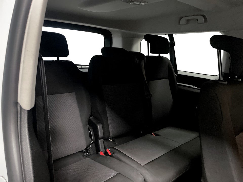 Bild på Peugeot Traveller Business 2.0 BlueHDi 144hk Aut L3 9-SITS BACKSENSORER