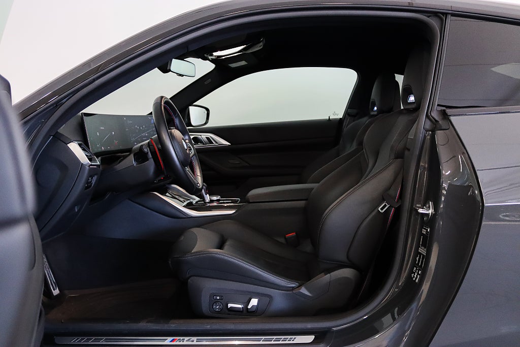 BMW M4 Competition xDrive Coupé Pano Kolfiber H/K ( SE SPEC )