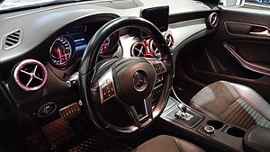 Bilen har en tvåliters turboladdad rak fyra som genererar 360 hästkrafter. 