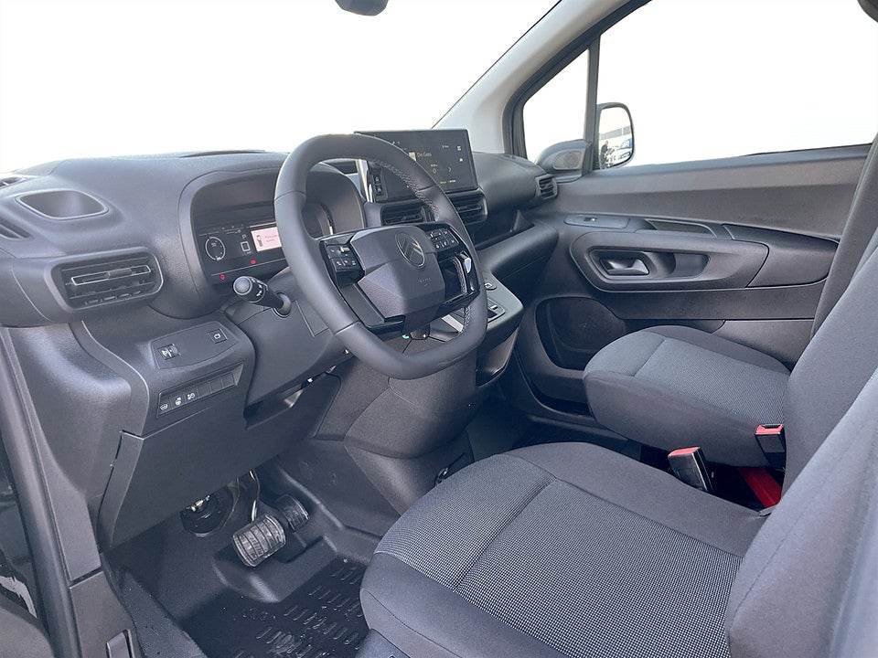 Bild på Citroën Berlingo Crew Cab 130hk Aut - EDITION! SERVICE & V-HJUL INGÅR!