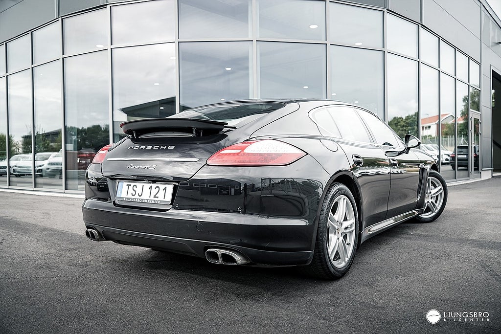 Porsche Panamera 2011 - miniatyr 2
