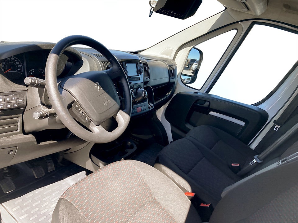 Bild på Peugeot Boxer Chassi Volymskåp 335 2.2 BHDi 165hk BACKKAMERA