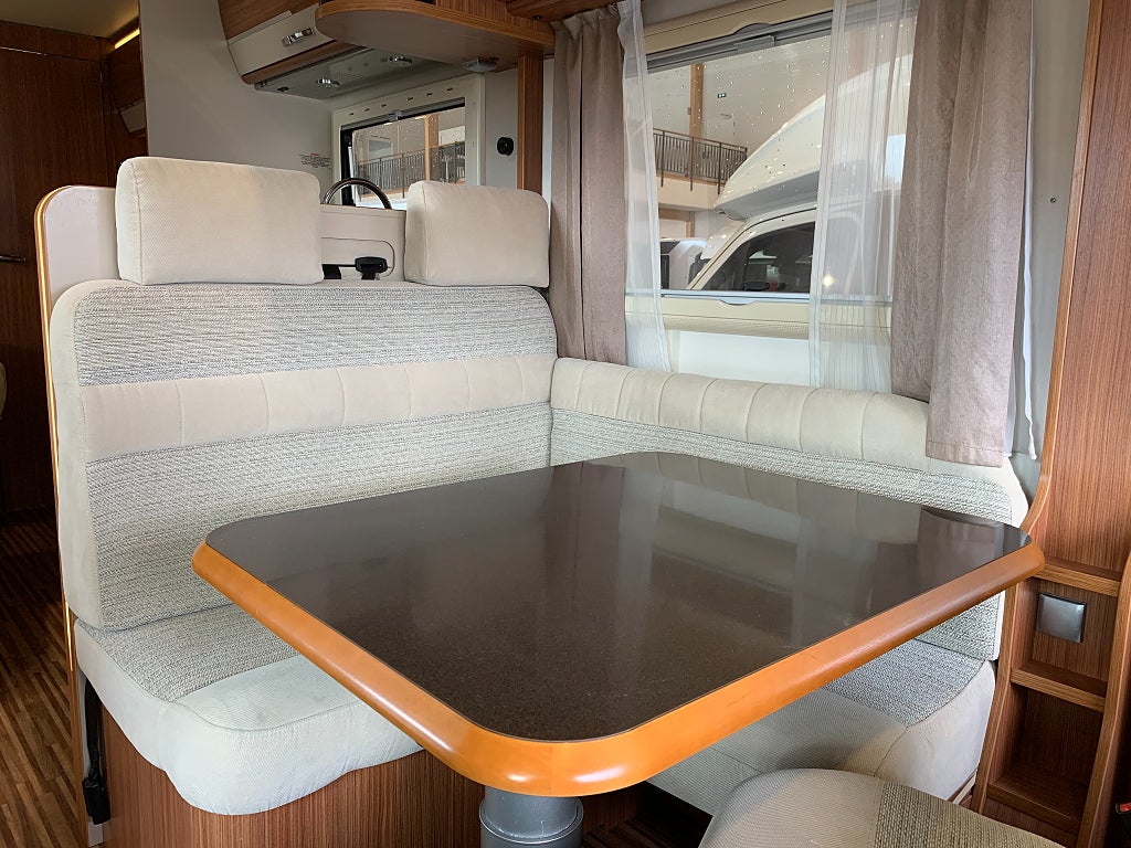 Adria Sonic i 700 ST / Solcell / Cykelställ / Taksäng / Ugn - Adria