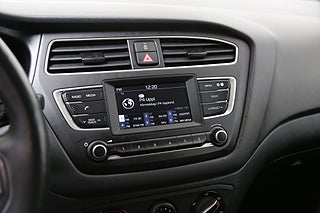 Halvkombi Hyundai i20 17 av 24