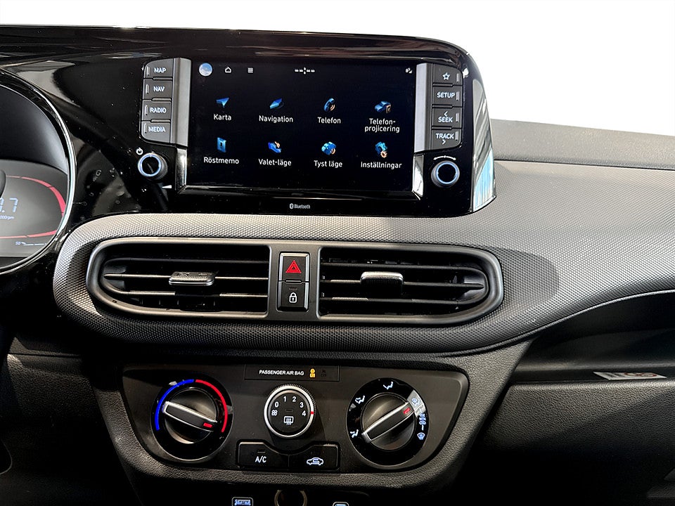 Bild på Hyundai i10 Essential 1.0 67hk BACKKAMERA CARPLAY RATTVÄRME