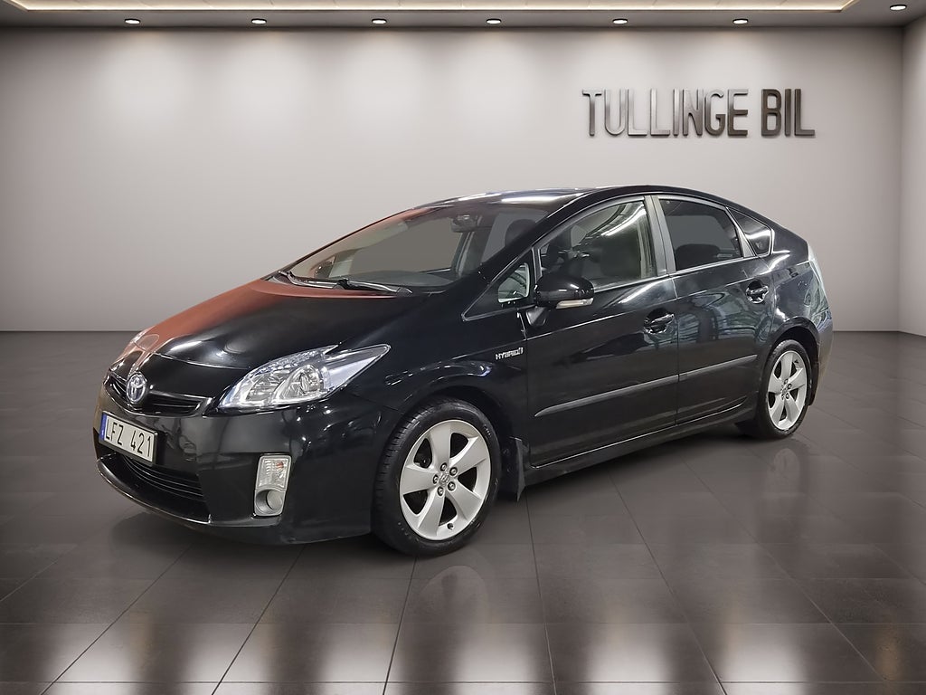 Toyota Prius Hybrid 1 Ägare Nybesiktigad Head-Up Läder P-Sensorer