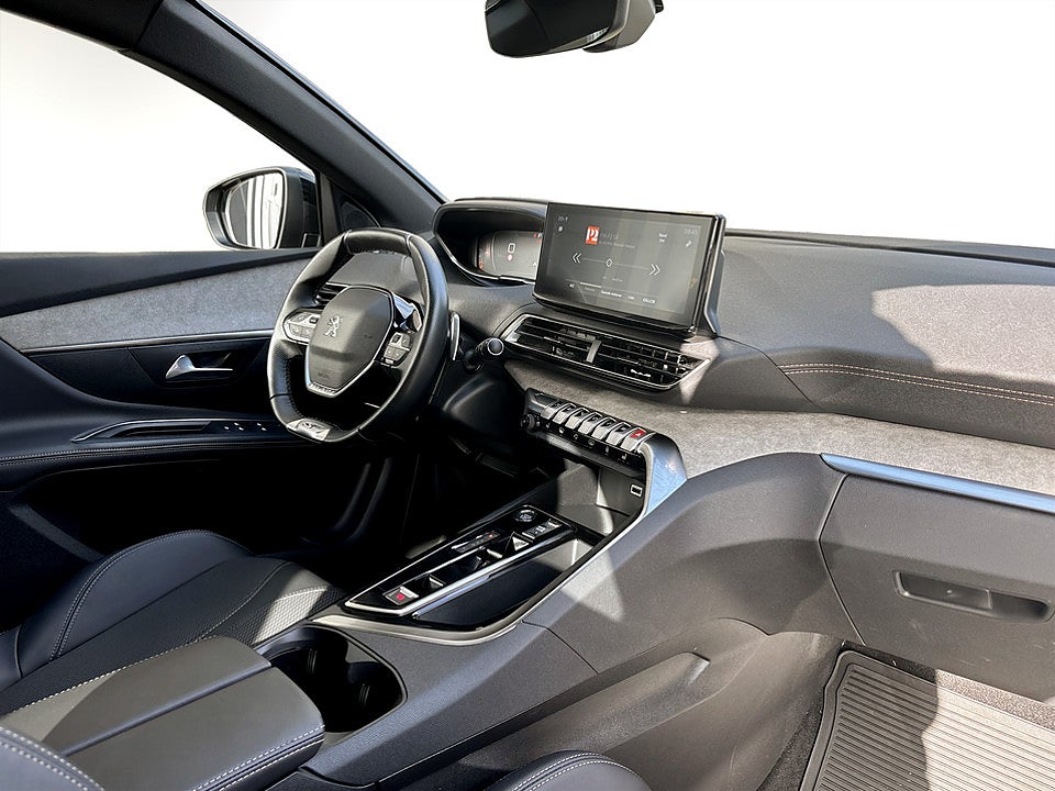 Bild på Peugeot 5008 GT Black Pack 1.2 PT 130hk Aut 7-SITS B-KAMERA CARPLAY