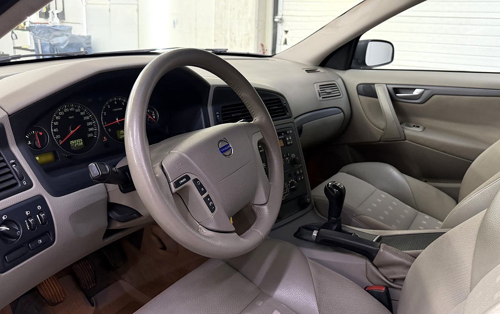 VOLVO V70 2.4 BUSINESS 140 ch 4X2 BVM - 265000 km