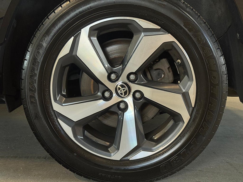 Toyota RAV4 Plug-in Hybrid E-CVT Active Sv-Såld Drag Backkamera LED