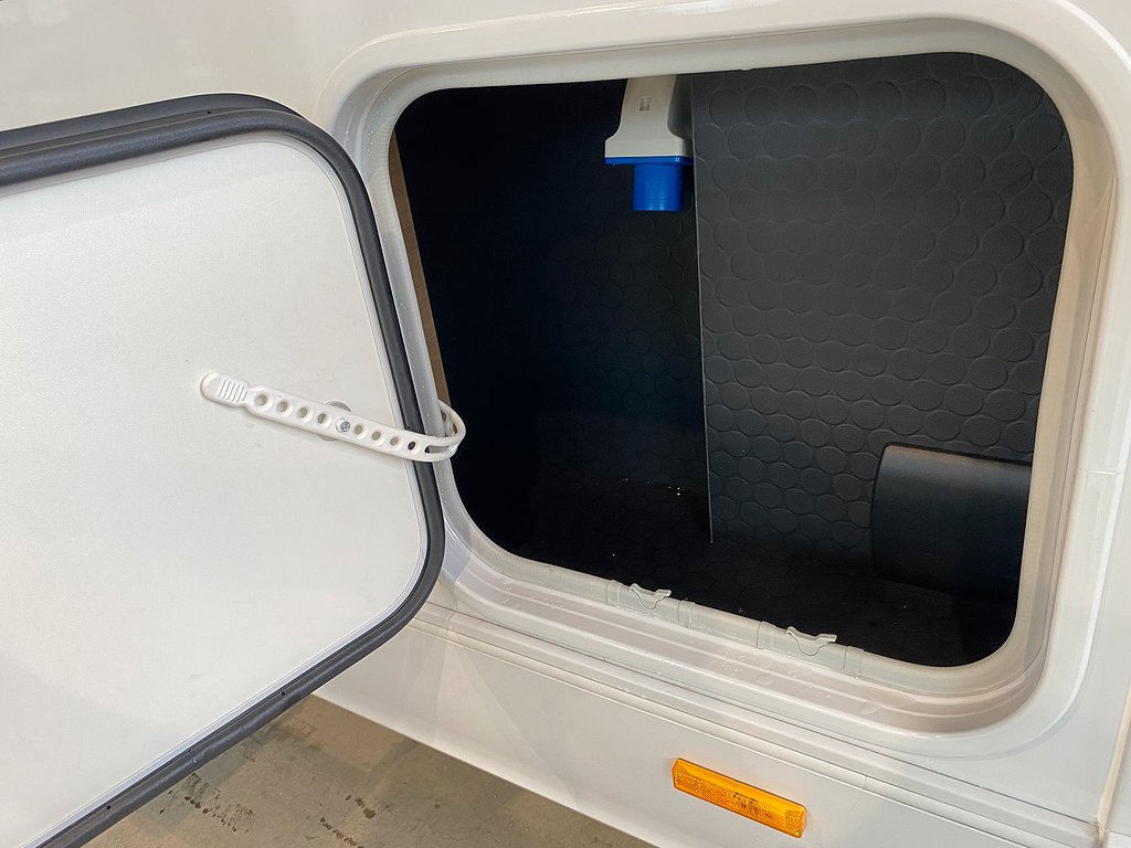 Adria Coral 670 DL Plus  3500 kg / Face to Face / Aut 140hk - Adria