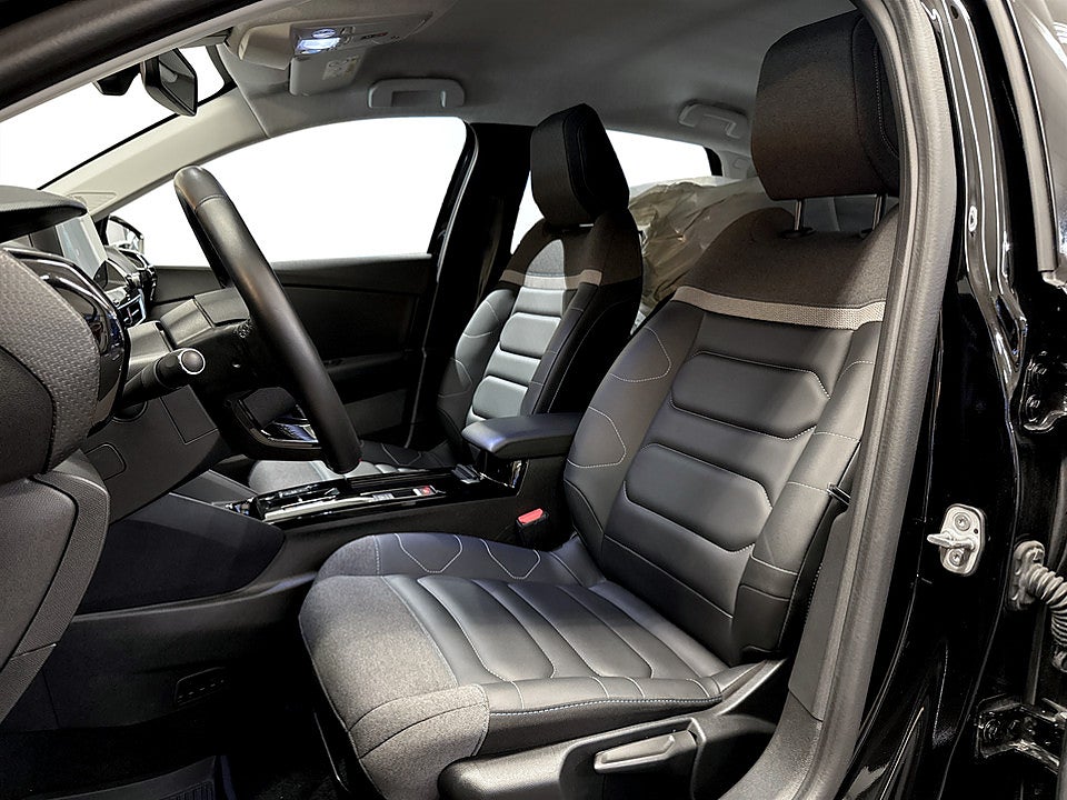 Bild på Citroën e-C4 Shine 50kWh 136hk Aut B-KAMERA RATTVÄRME