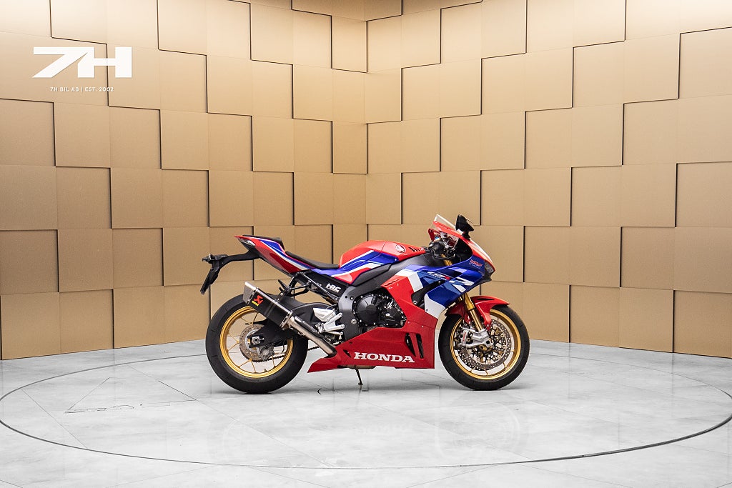 Honda CBR1000RR-R Fireblade SP 0 mil / Akrapovic / NRC Tail Tidy / Bre