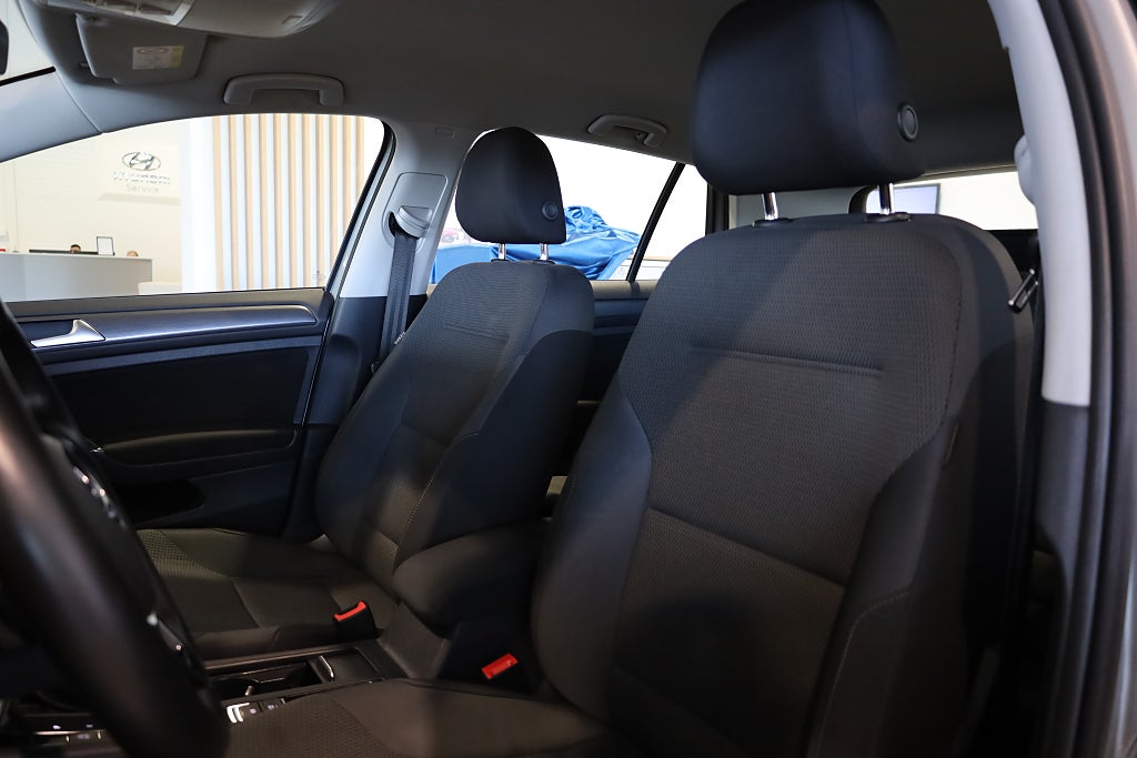 Volkswagen Golf 5-dörrar 1.0 TSI AUT CarPlay PDC Pluspaket 2018