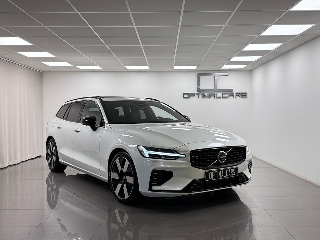 Volvo V60 T6 Plug-In Hybrid AWD Ultra Dark Pano H&K MOMS Fullutr