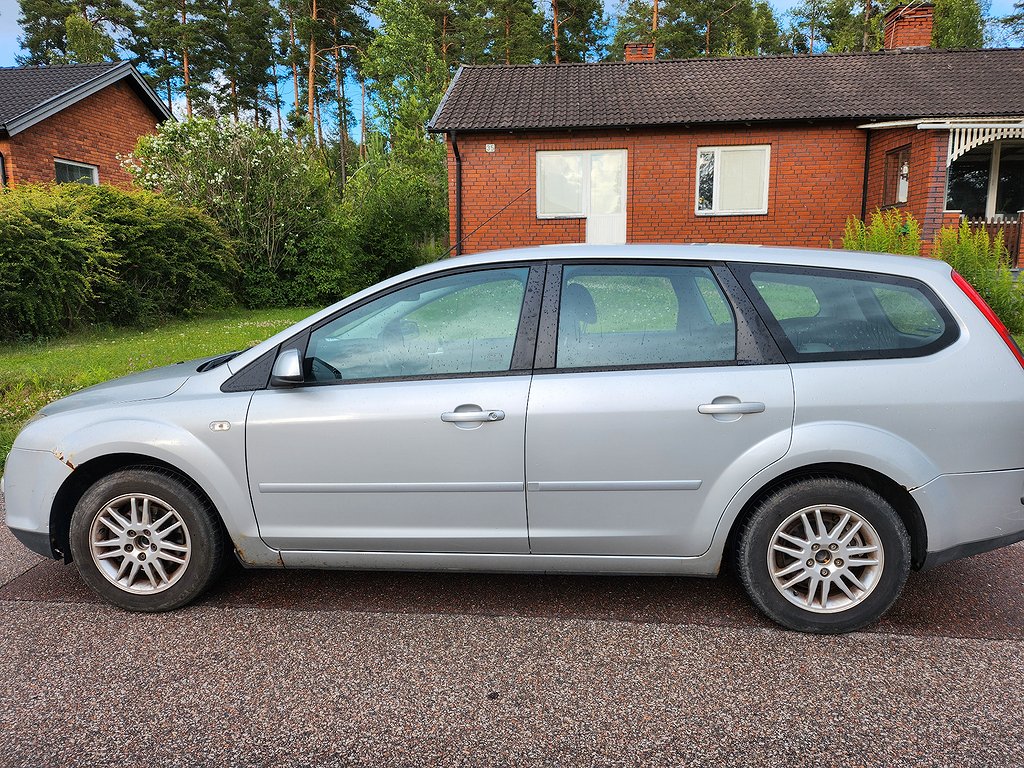 Ford Focus Kombi 1.8 Flexifuel Trend Euro 4