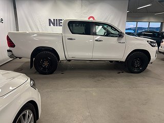 Toyota Hilux Dubbelhytt 2.4 AWD Hero MOMS/Drag/M-värm/Kamera