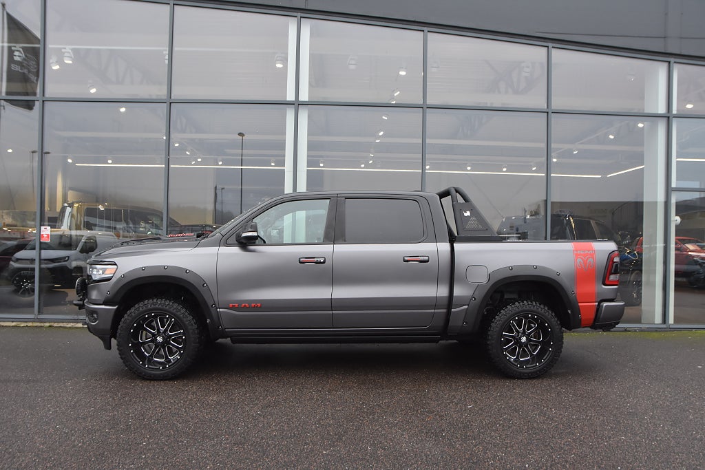 RAM 1500 Limited Crew Cab 5.7 V8 HEMI Carven avgassytem