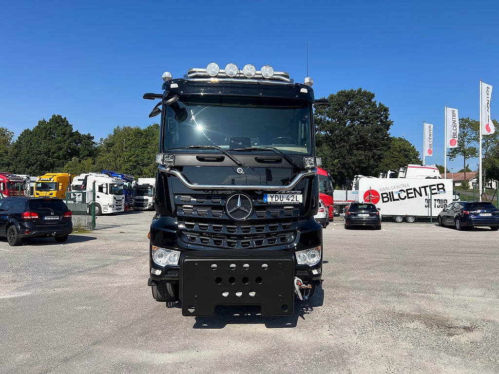 Mercedes-Benz Arocs 3251 Tridem Lastväxlare, Fullt Plogutrustad