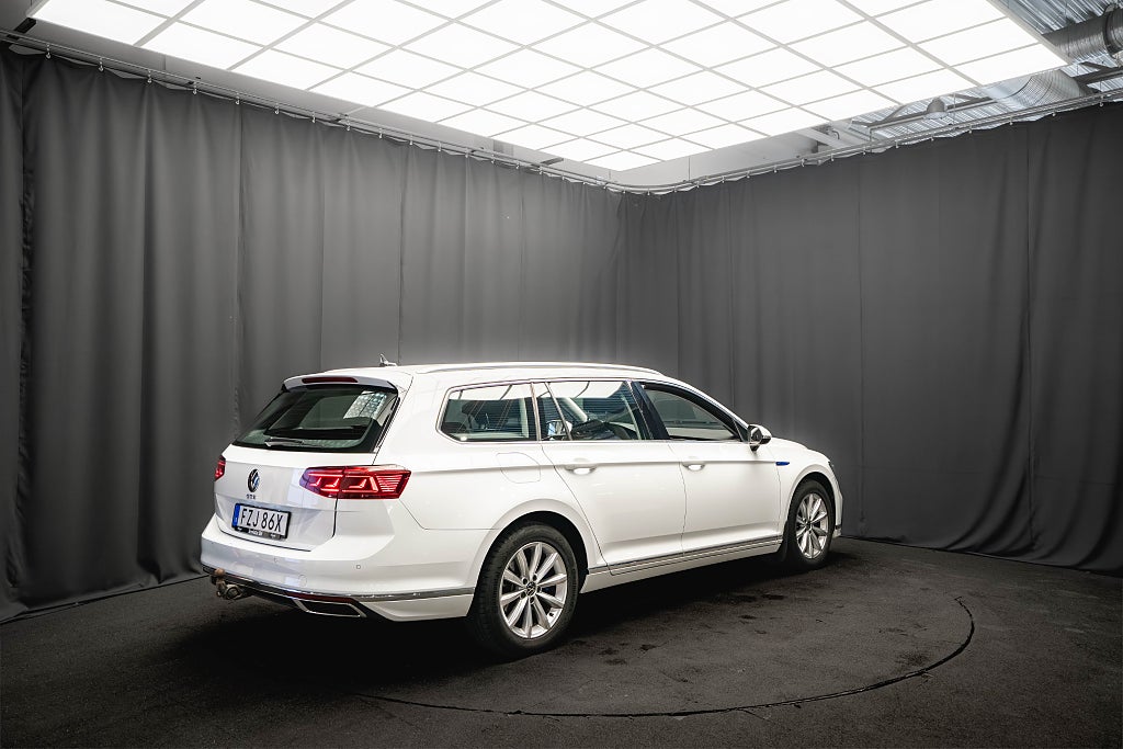 Volkswagen Passat GTE EXECUTIVE DRAG KAMERA CARPLAY MOMS